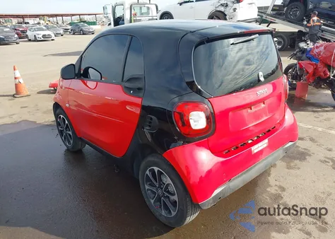 2016 Smart Fortwo Passion z USA, uszkodzony, nr VIN WMEFJ5DA4GK068941